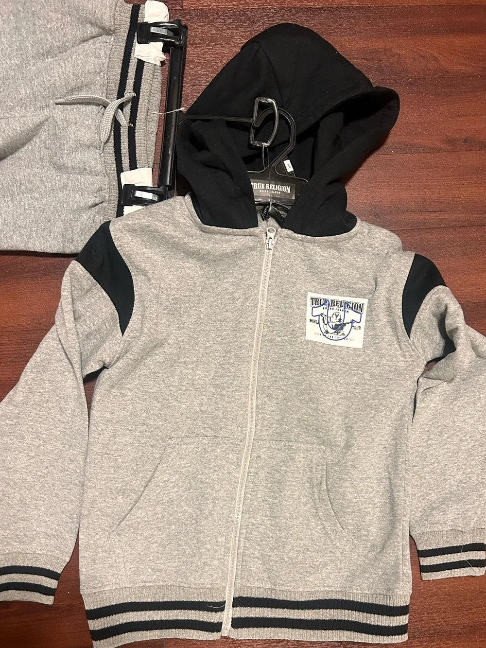 🩶 Boys 2pc Gray True ReligionSweat Size Medium (10)